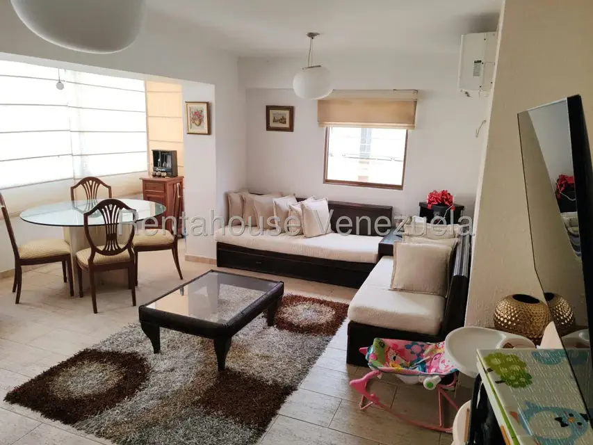 Apartamento (1 Nivel) en Alquiler en Los Palos Grandes, Distrito Metropolitano - 4