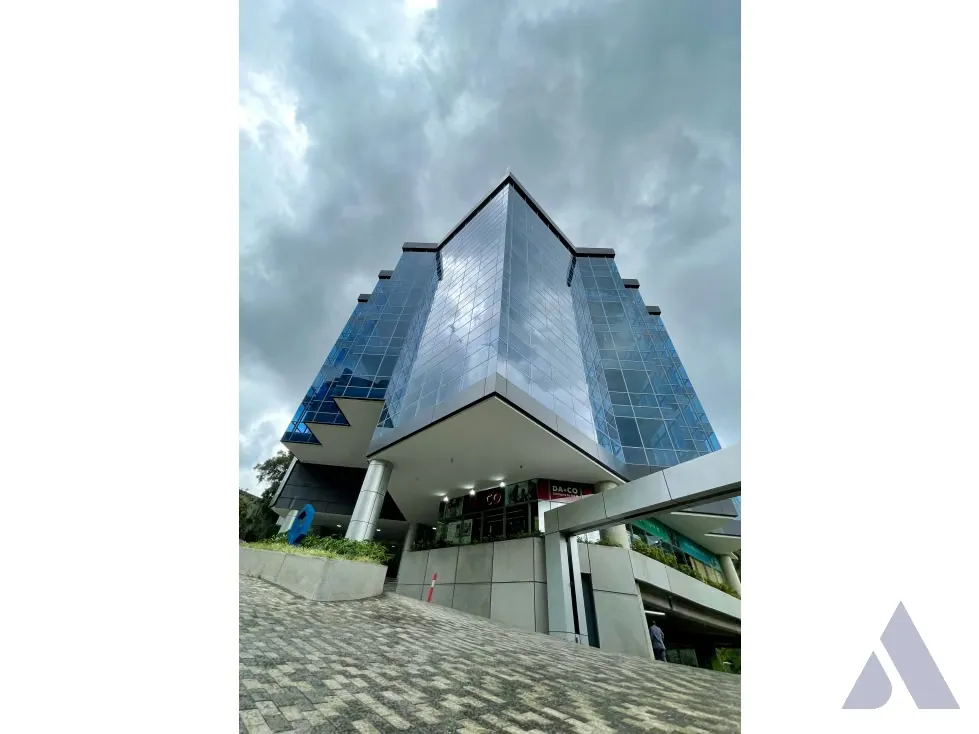 Vendo/alquilo oficina 440m2 Los Pomelos 0295