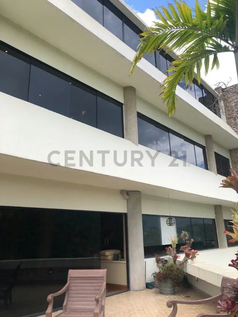 En venta Espectacular y lujoso apartamento en Altos de Guataparo