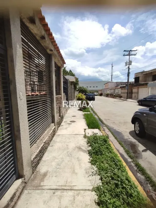 CASA EN EL CONJUNTO DIVINO NINO - 4