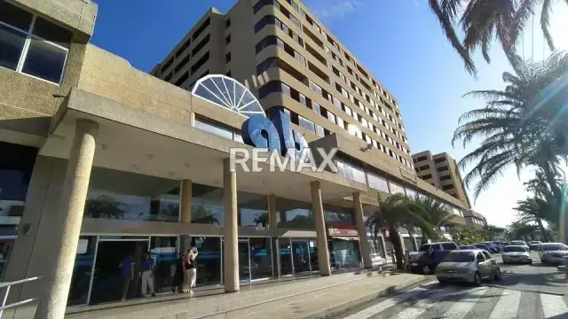 ALQUILER DE AMPLIO LOCAL IDEAL PARA CONSULTORIOS EN EL CC AB EN PLAYA EL ANGEL