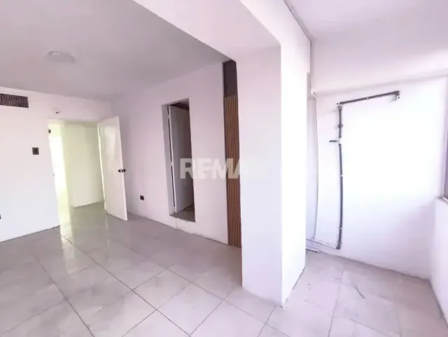 ALQUILER DE AMPLIO LOCAL IDEAL PARA CONSULTORIOS EN EL CC AB EN PLAYA EL ANGEL - 12