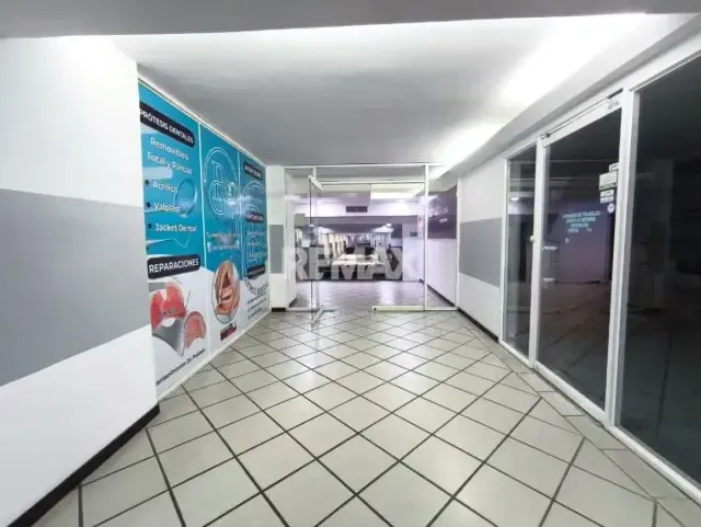 ALQUILER DE AMPLIO LOCAL IDEAL PARA CONSULTORIOS EN EL CC AB EN PLAYA EL ANGEL - 3