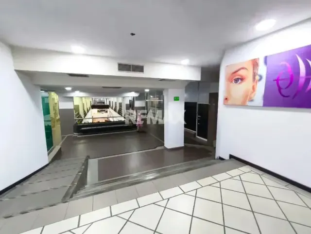 ALQUILER DE AMPLIO LOCAL IDEAL PARA CONSULTORIOS EN EL CC AB EN PLAYA EL ANGEL - 4