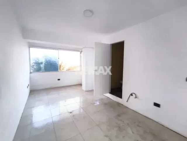 ALQUILER DE AMPLIO LOCAL IDEAL PARA CONSULTORIOS EN EL CC AB EN PLAYA EL ANGEL - 7