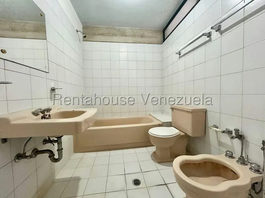 Casa (Duplex) en Alquiler en Chuao, Distrito Metropolitano - 32