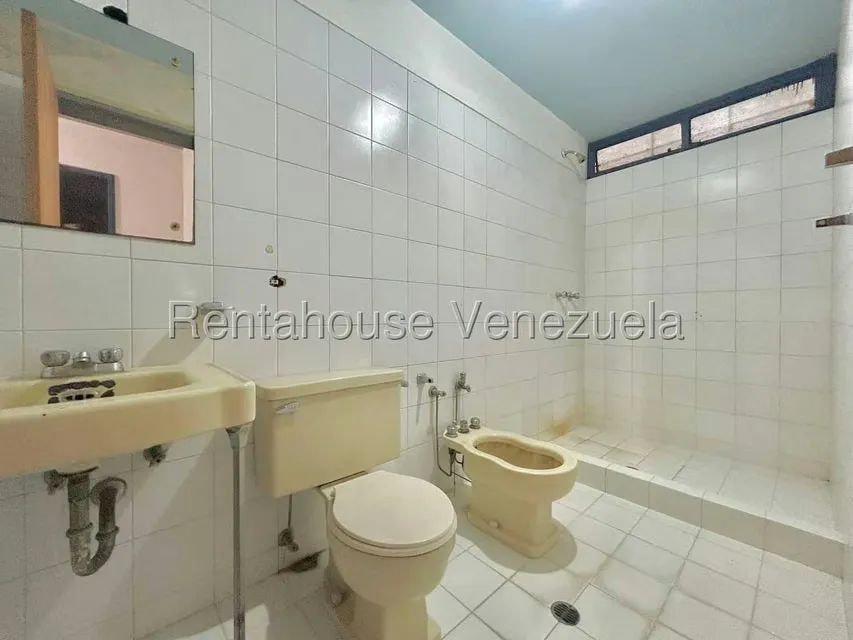 Casa (Duplex) en Alquiler en Chuao, Distrito Metropolitano - 38