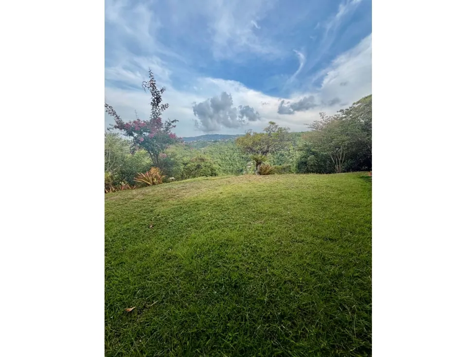 Se vende quinta 680m2 Lomas del Mirador 5096 - 3