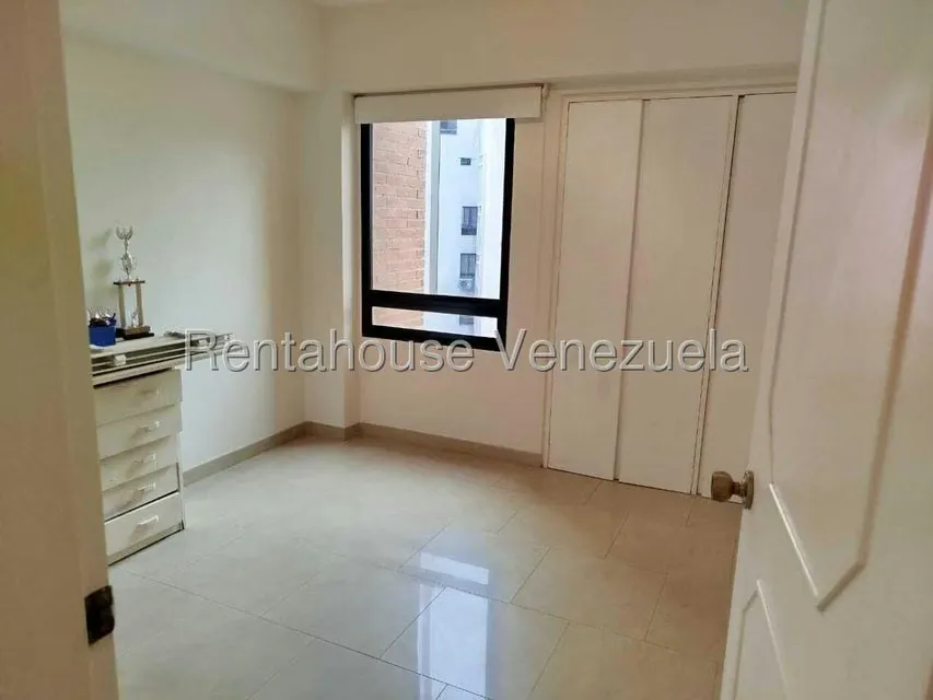 Apartamento (1 Nivel) en Venta en Las Esmeraldas, Distrito Metropolitano - 23
