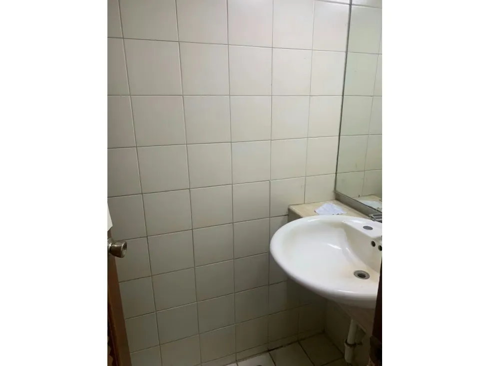 Se alquila local 56m2 C. C. San Ignacio La Castellana 5189 - 5