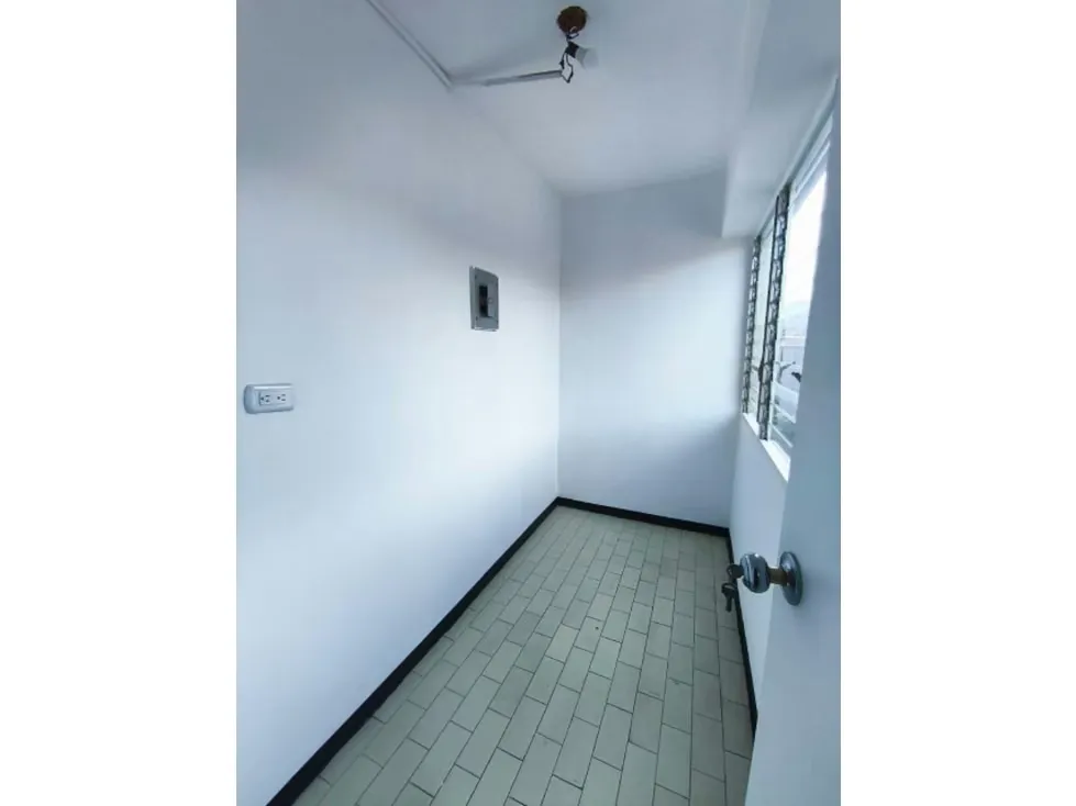 OFC 40MTS2 EN ALQUILER CALLE CAPITOLIO, AV FCO DE MIRANDA - 13