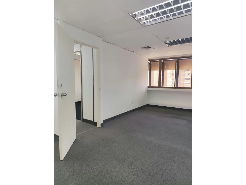 OFC 40MTS2 EN ALQUILER CALLE CAPITOLIO, AV FCO DE MIRANDA - 3