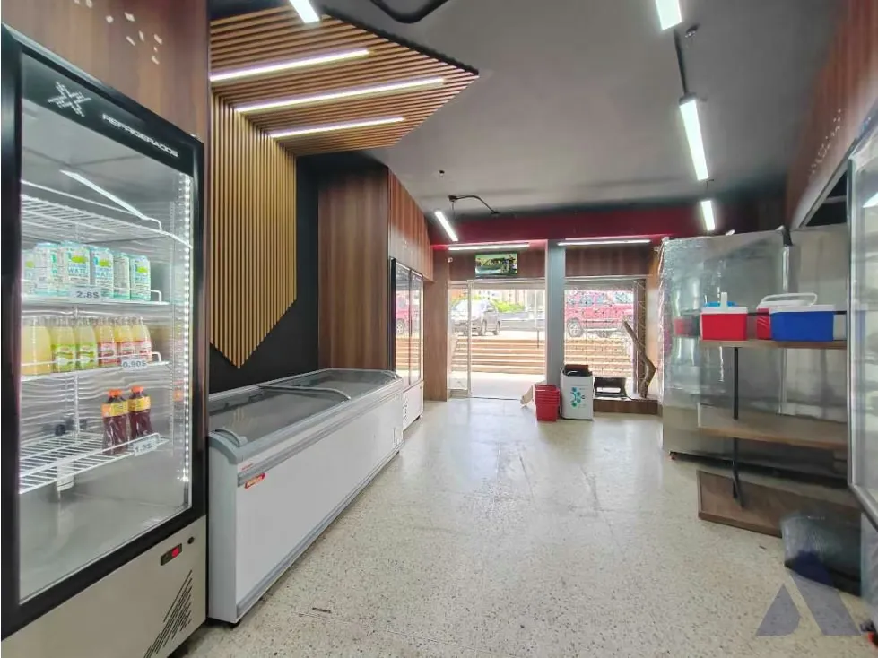 Se alquila local 121m2 El Recreo 3549 - 4