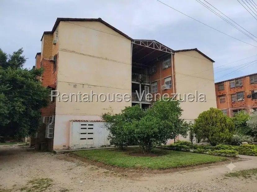 Apartamento (1 Nivel) en Alquiler en 13 de Enero, Aragua