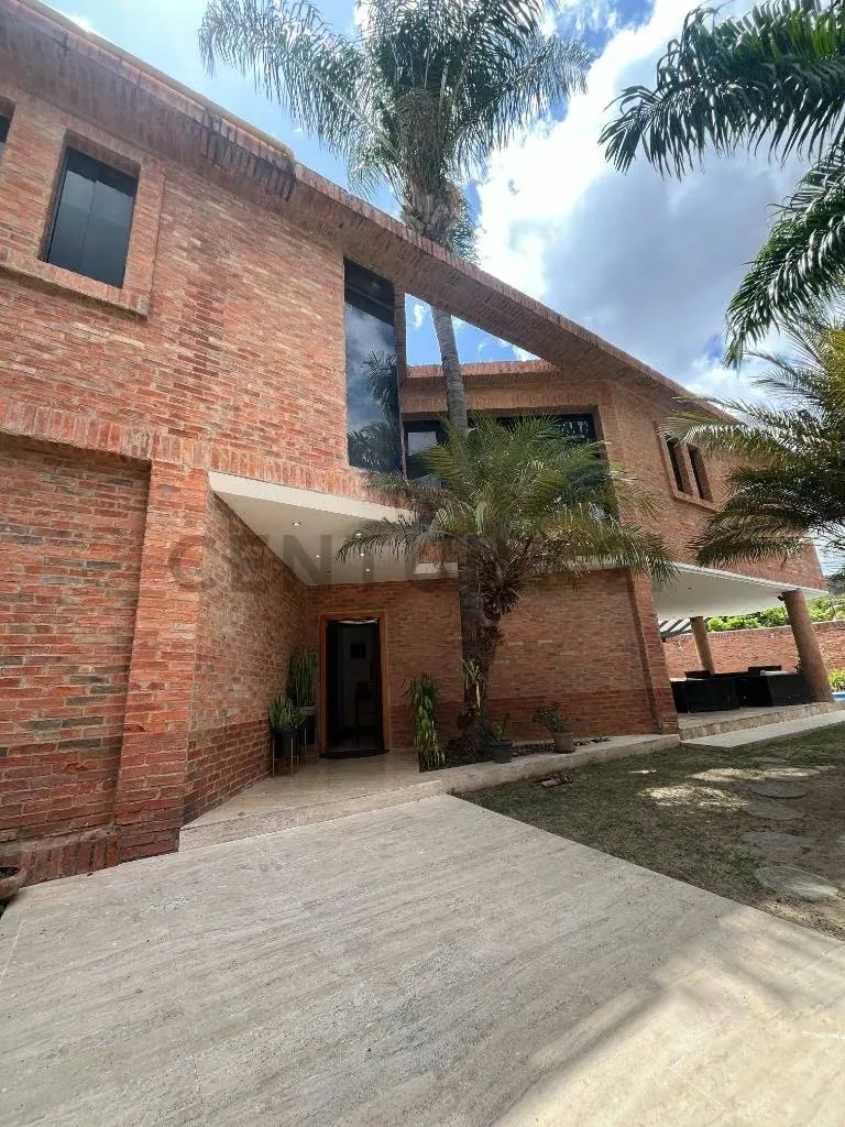Casa en Venta Prados del este Con piscina, calle cerrada TC