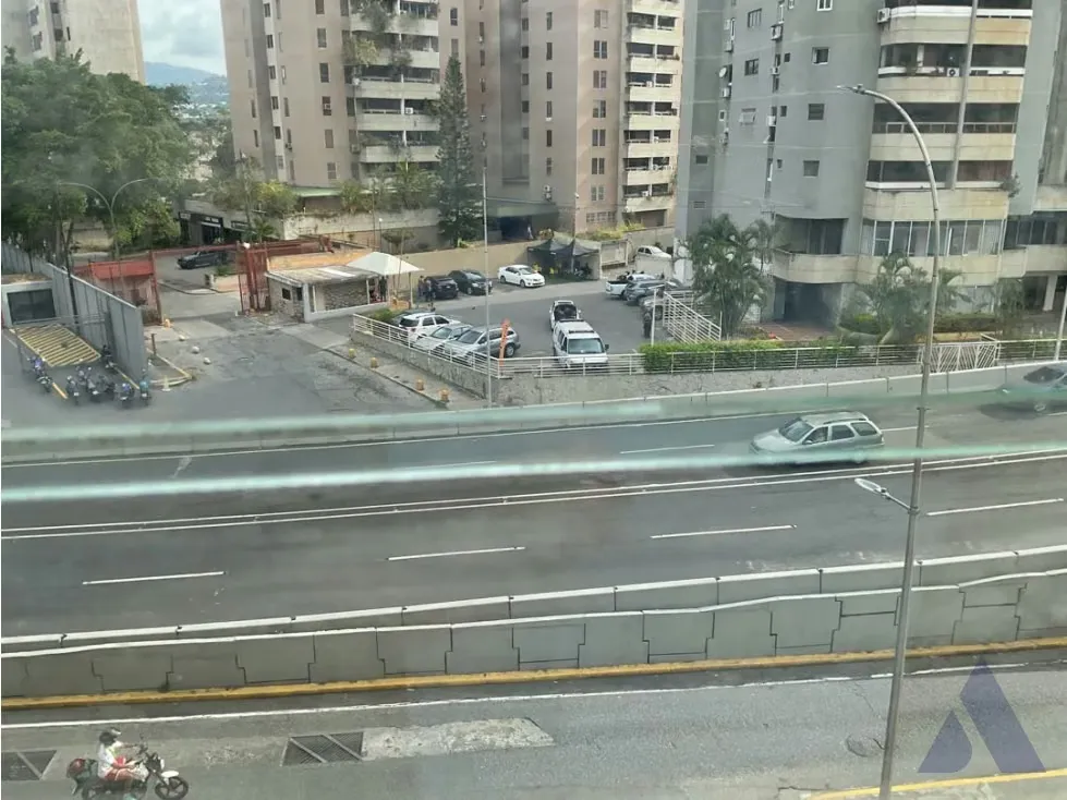 Alquilo oficina 40m2 Los Dos Caminos 9609 - 17