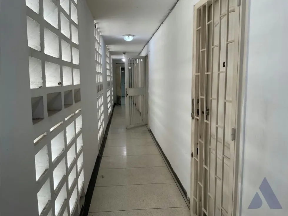 Alquilo oficina 40m2 Los Dos Caminos 9609 - 6