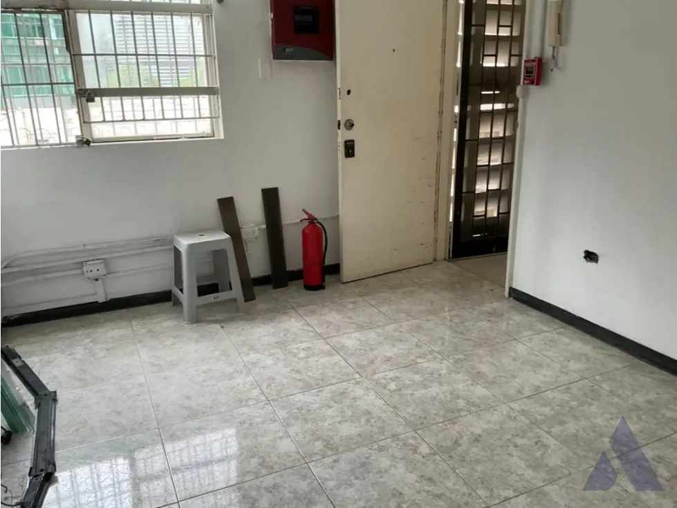 Alquilo oficina 40m2 Los Dos Caminos 9609 - 8
