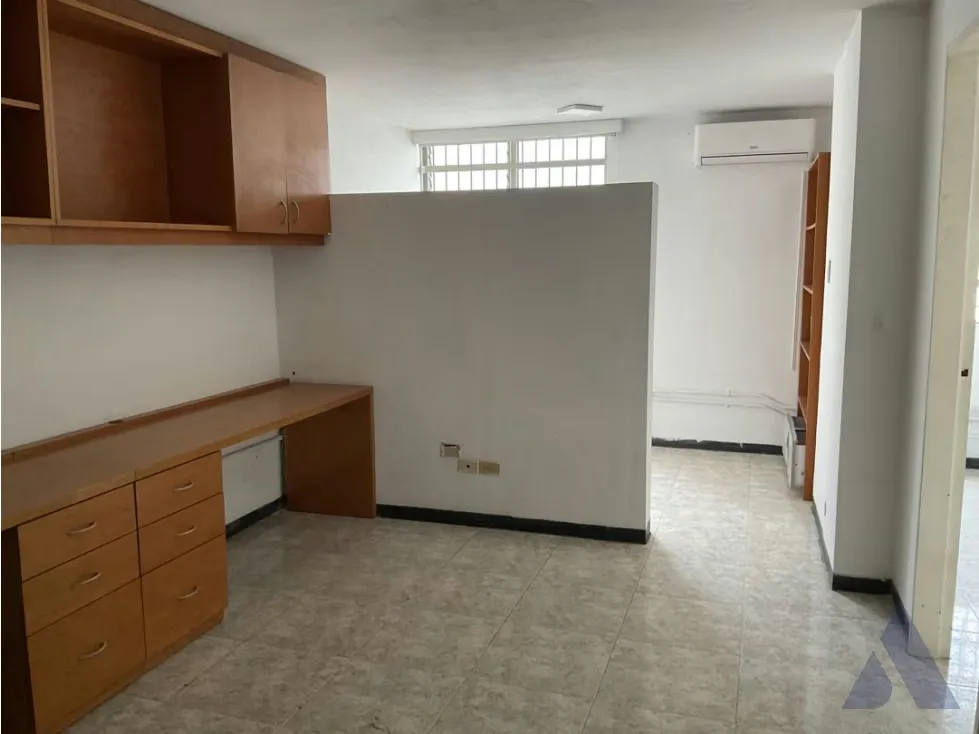 Alquilo oficina 40m2 Los Dos Caminos 9609 - 9