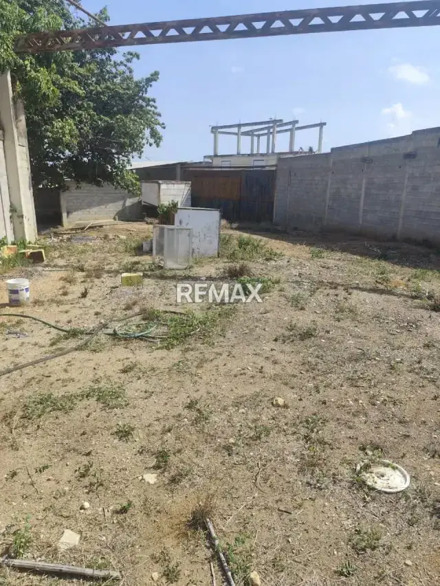 ALQUILER DE TERRENO CARGA PESADA AGUA VIVA AENIDA TEREPAIMA