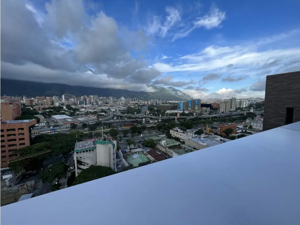 Se vende/alquila oficina PH Las Mercedes 300m² + 370m² de terraza