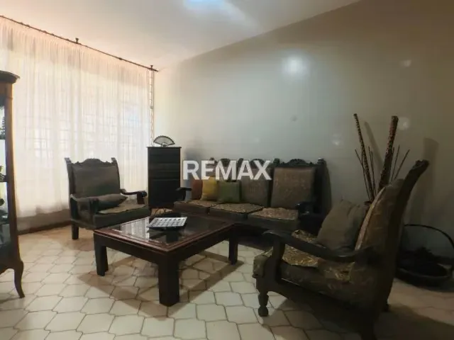 Casa de Dos Niveles en Zona Norte de Maracay ideal para Proyecto Comercial en una de las zonas más Privilegiadas !! - 3
