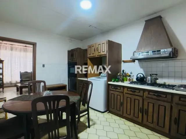 Casa de Dos Niveles en Zona Norte de Maracay ideal para Proyecto Comercial en una de las zonas más Privilegiadas !! - 5