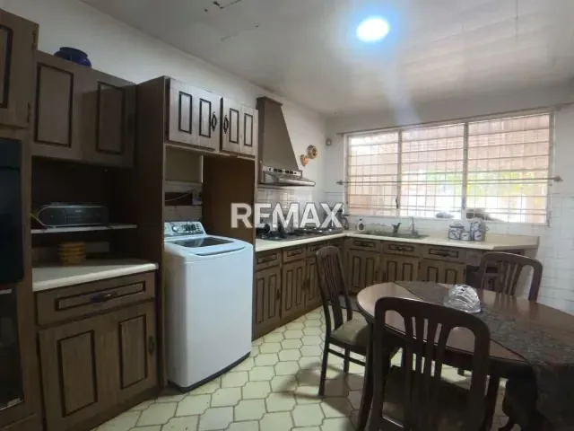 Casa de Dos Niveles en Zona Norte de Maracay ideal para Proyecto Comercial en una de las zonas más Privilegiadas !! - 6