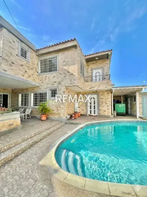 Exclusiva y remodelada Casa-Quinta en Las Colinas de la Atlantida