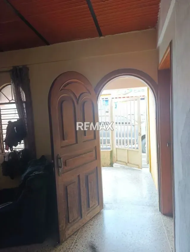 En Venta Casa con amplio Terreno en zona comercial, pleno Corredor Vial, Guanare, entre carreras 12 y 13, Guanare, Portuguesa, Venezuela - 2