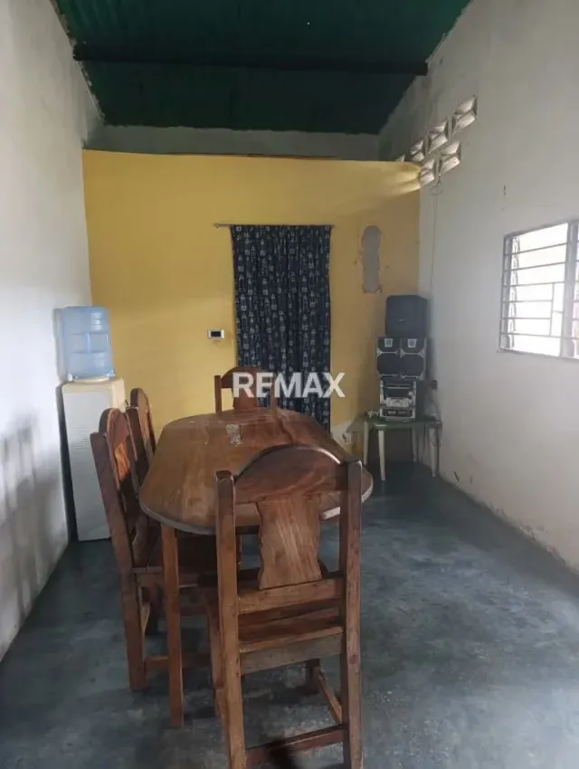 En Venta Casa con amplio Terreno en zona comercial, pleno Corredor Vial, Guanare, entre carreras 12 y 13, Guanare, Portuguesa, Venezuela - 4