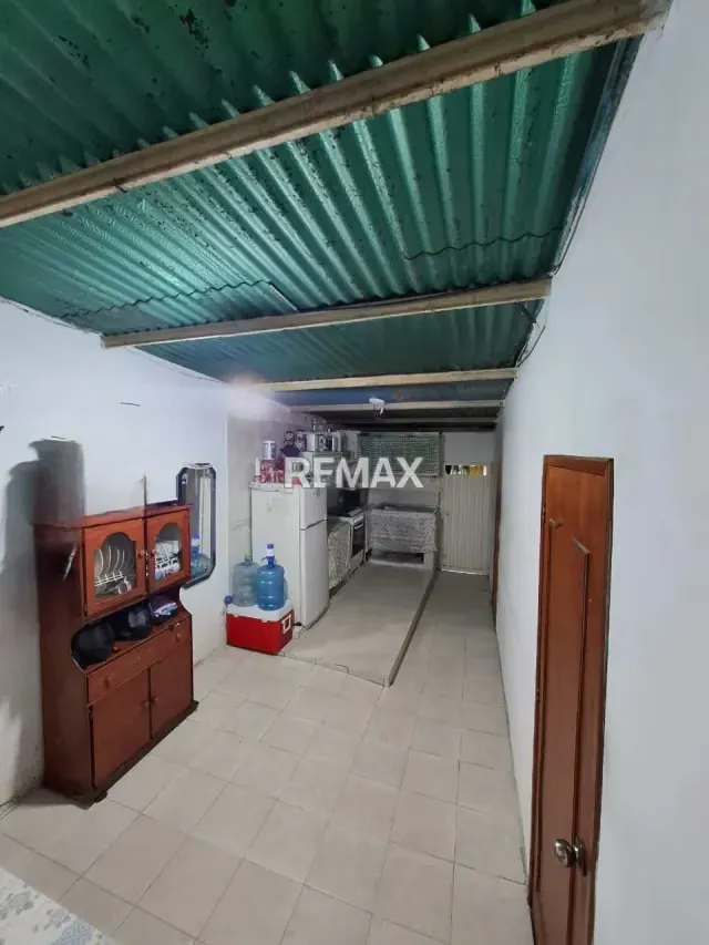 EN VENTA CASA Ubicada en el Barrio Libertador, Av pasaje Urdaneta. - 5