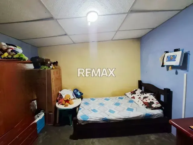 EN VENTA CASA Ubicada en el Barrio Libertador, Av pasaje Urdaneta. - 7