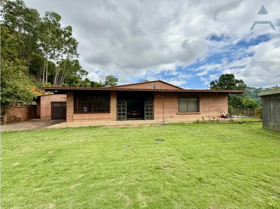 Se vende casa 2058m² 4h+2s/3b+s/8p Cerro Verde - 2