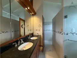 Vista 44