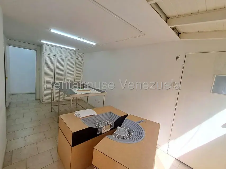 Oficina en Alquiler en Los Palos Grandes, Distrito Metropolitano - 16