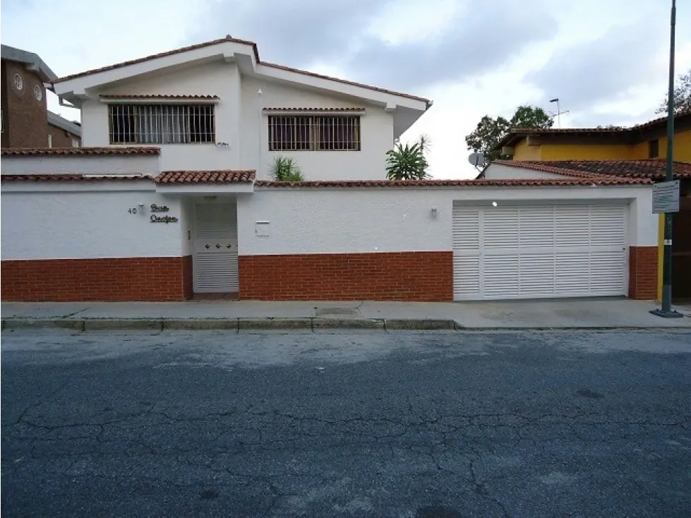 Vendo casa 350m2 Los Samanes 6870