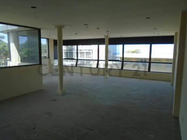 Excelente Edificio Comercial y de Oficinas - 14