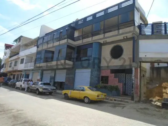 Excelente Edificio Comercial y de Oficinas - 3