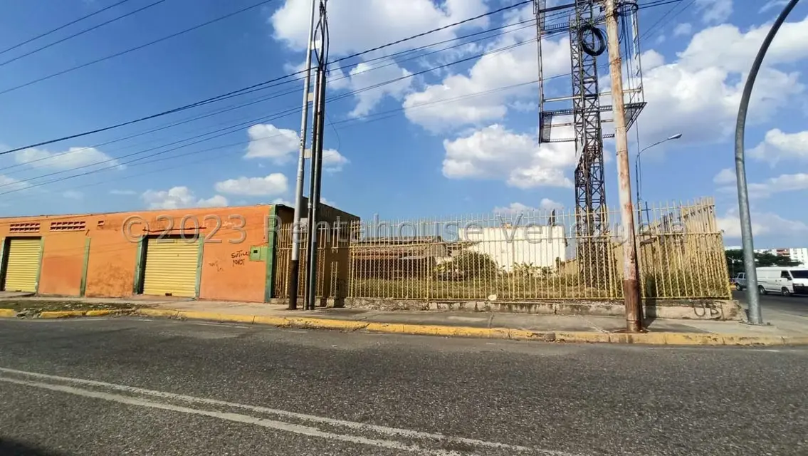 Local Comercial en Venta en Zona Industrial 1, Lara - 30