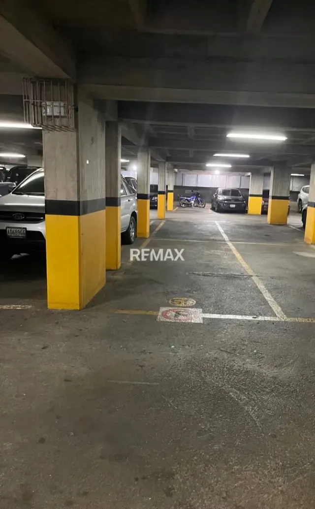 VENTA OFICINA UBICADA EN BELLO MONTE EN TORRE FINANCIERA 26-47 - 15
