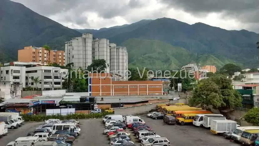 Comercial (Oficina) en Alquiler en Los Dos Caminos, Distrito Metropolitano