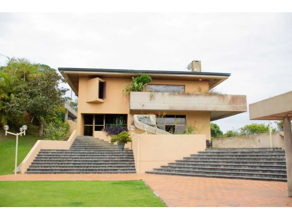 Se Vende Casa 870 M2 en la Urbanización El Volcán - 2