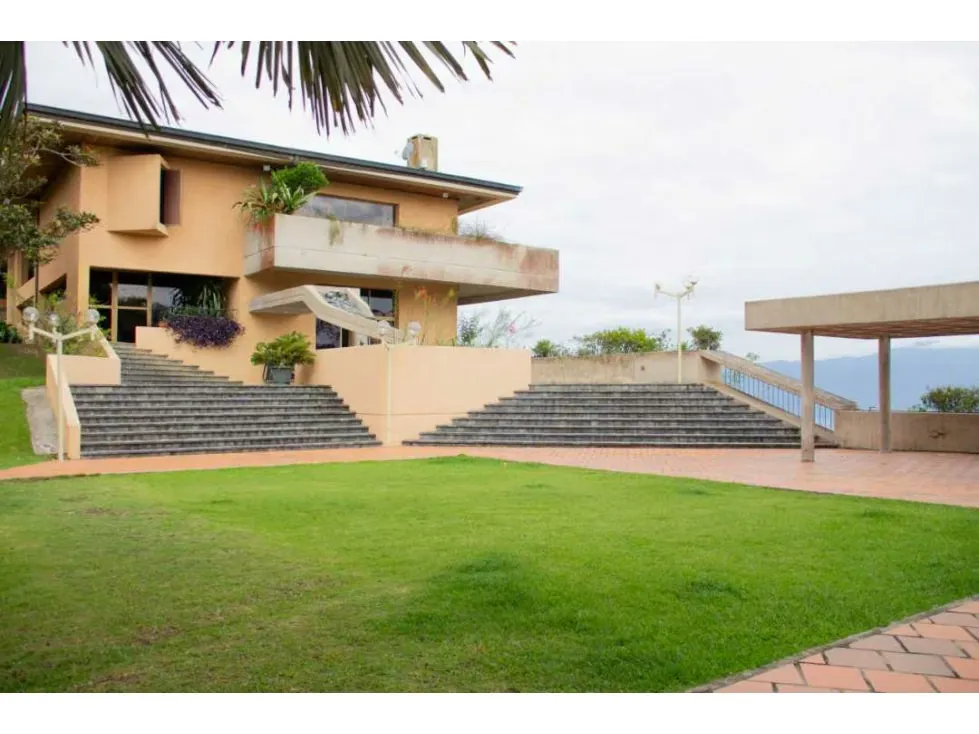 Se Vende Casa 870 M2 en la Urbanización El Volcán - 3
