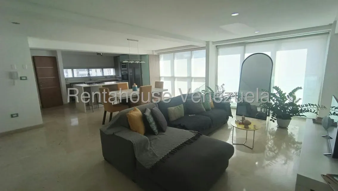 Apartamento (Duplex) en Venta en Los Naranjos de Las Mercedes, Distrito Metropolitano - 2