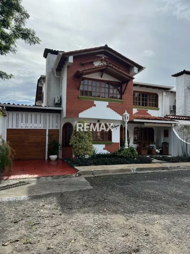 EN VENTA | Hermosa Casa en la urbanización Trébol II Con exclusiva.