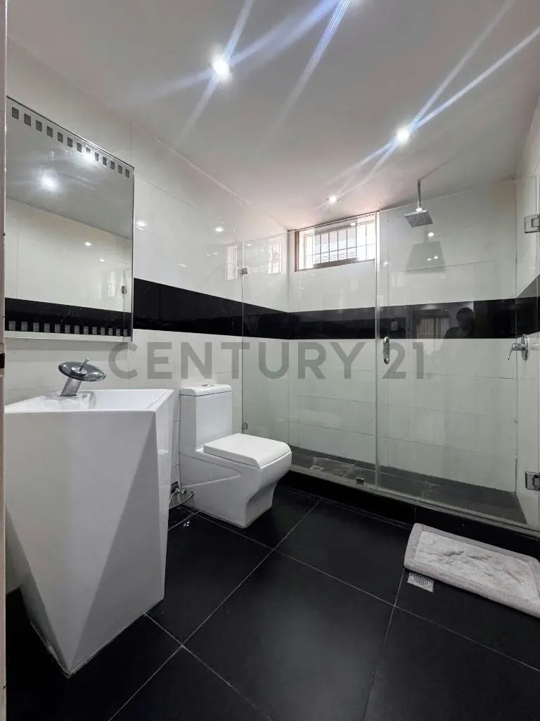 Venta de casa remodelada en Prados del Este - 13