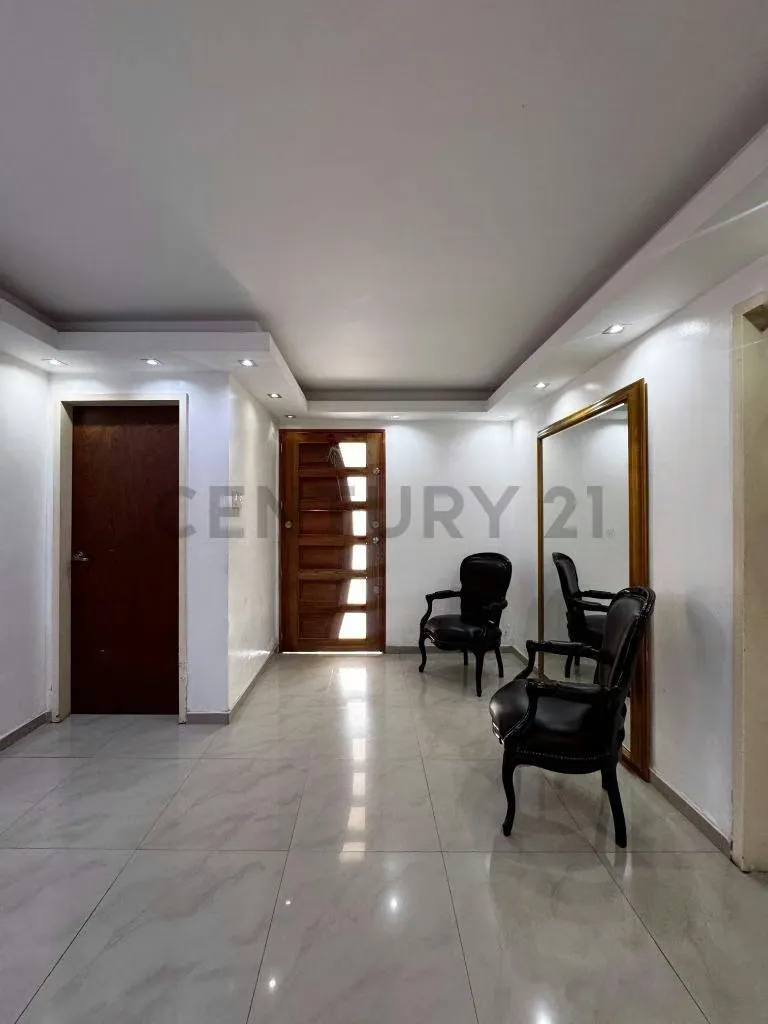 Venta de casa remodelada en Prados del Este - 2