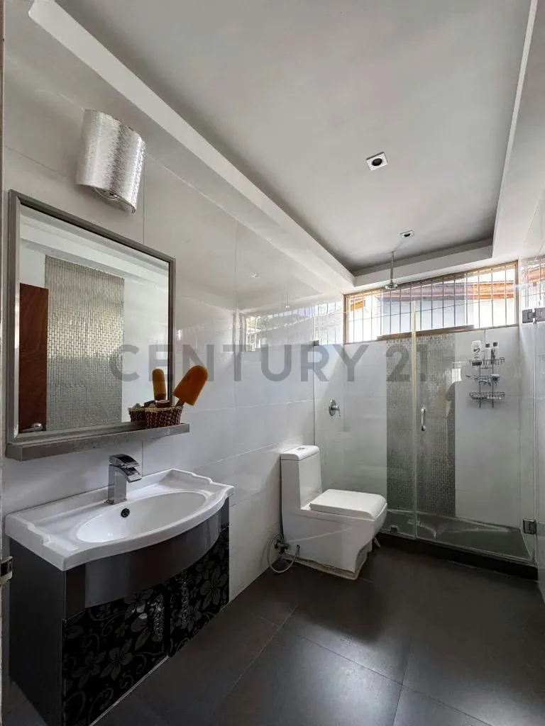 Venta de casa remodelada en Prados del Este - 22