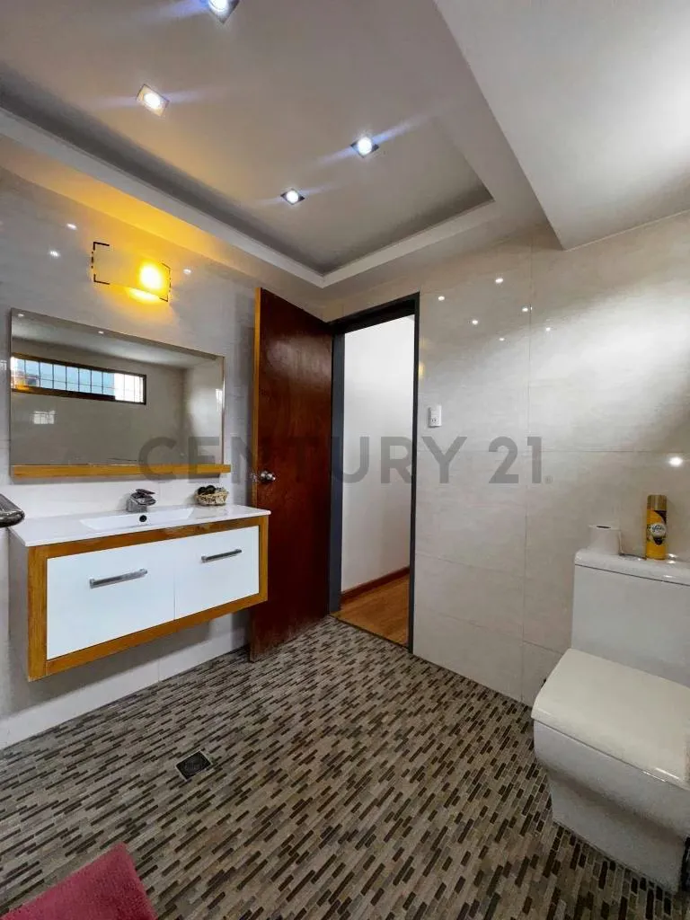Venta de casa remodelada en Prados del Este - 24